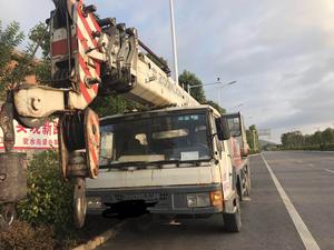 出售：25吨吊车一台
品牌：中联
吨位：25吨
车型：4节臂              
价格：31万
出厂时间：2009年-至今
车况：无重大事故，车况良好
其他：车在贵州
联系电话：雷毅18994930939